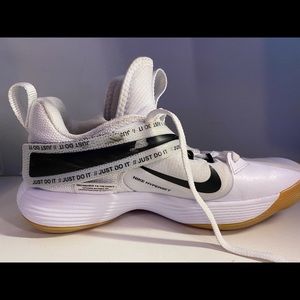 Women’s size 7 nike hyperset